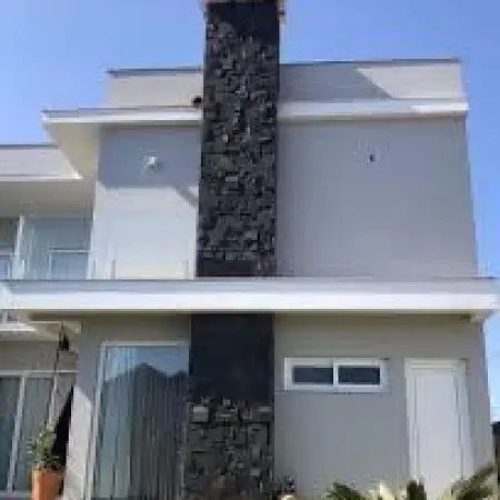 Fachada de casa revestida em Pedra Ferro Preta