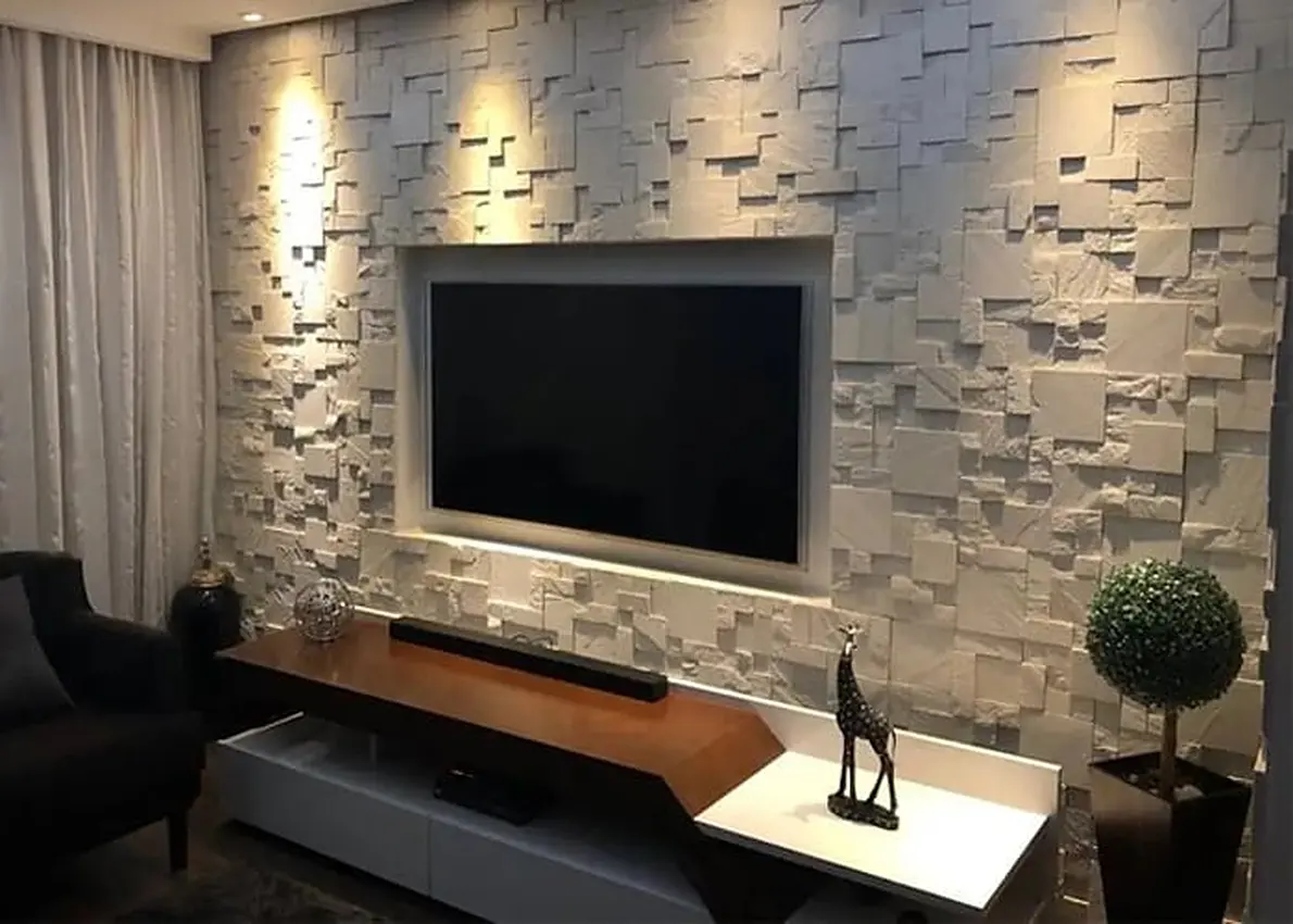 Parede de Pedra São Tomé branca em sala de estar com iluminação embutida